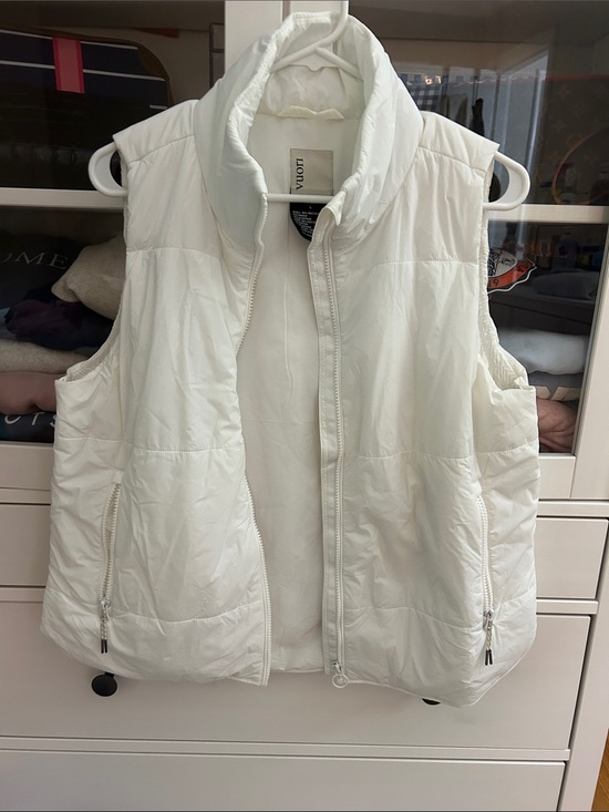 Vuori Jackets & Blazers - Vuori White Quilted Puffer Vest with Stand Collar